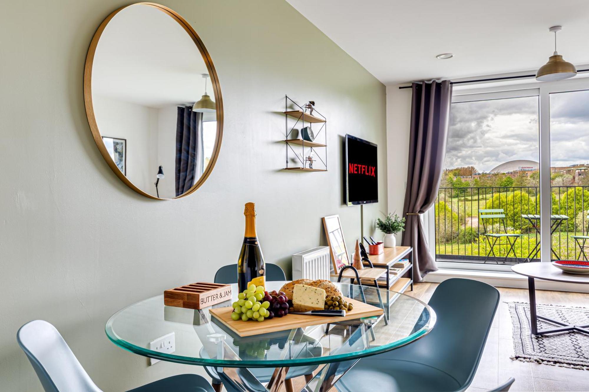 Penthouse Apartment - City Centre - Secure Parking, Balcony, Self-Check-In, Fast Wifi And Smart Tv With Netflix By Yoko Property Milton Keynes Dış mekan fotoğraf