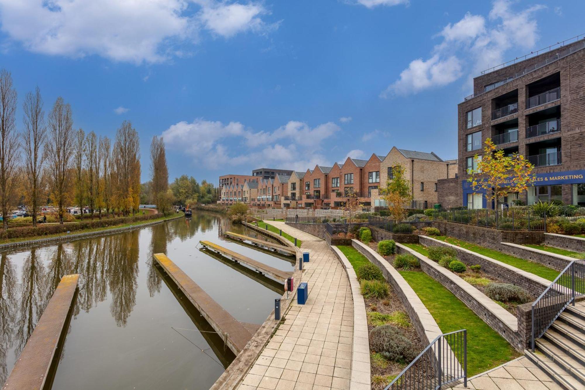 Penthouse Apartment - City Centre - Secure Parking, Balcony, Self-Check-In, Fast Wifi And Smart Tv With Netflix By Yoko Property Milton Keynes Dış mekan fotoğraf