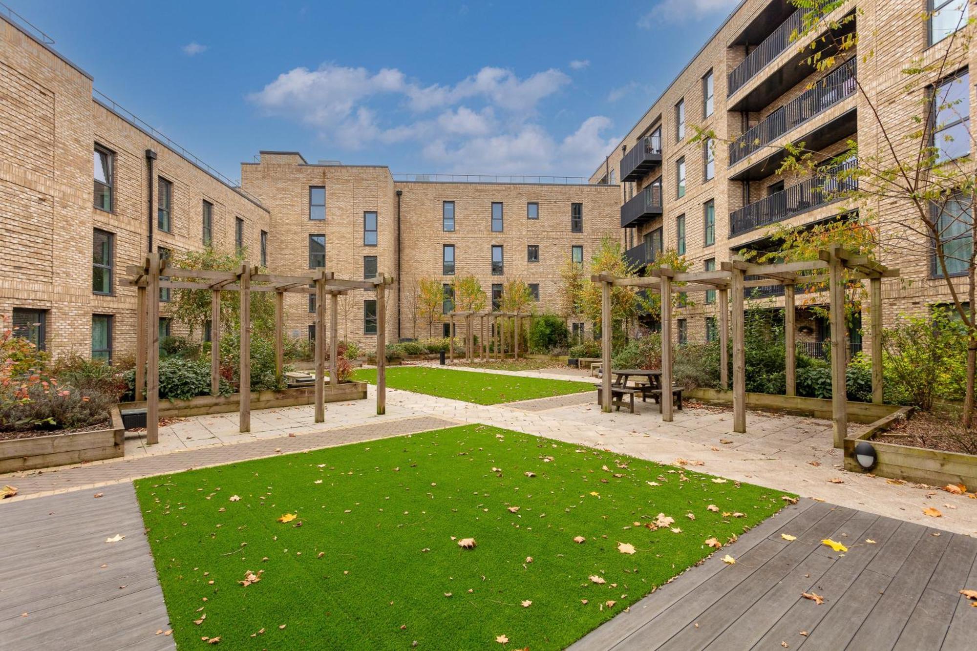 Penthouse Apartment - City Centre - Secure Parking, Balcony, Self-Check-In, Fast Wifi And Smart Tv With Netflix By Yoko Property Milton Keynes Dış mekan fotoğraf