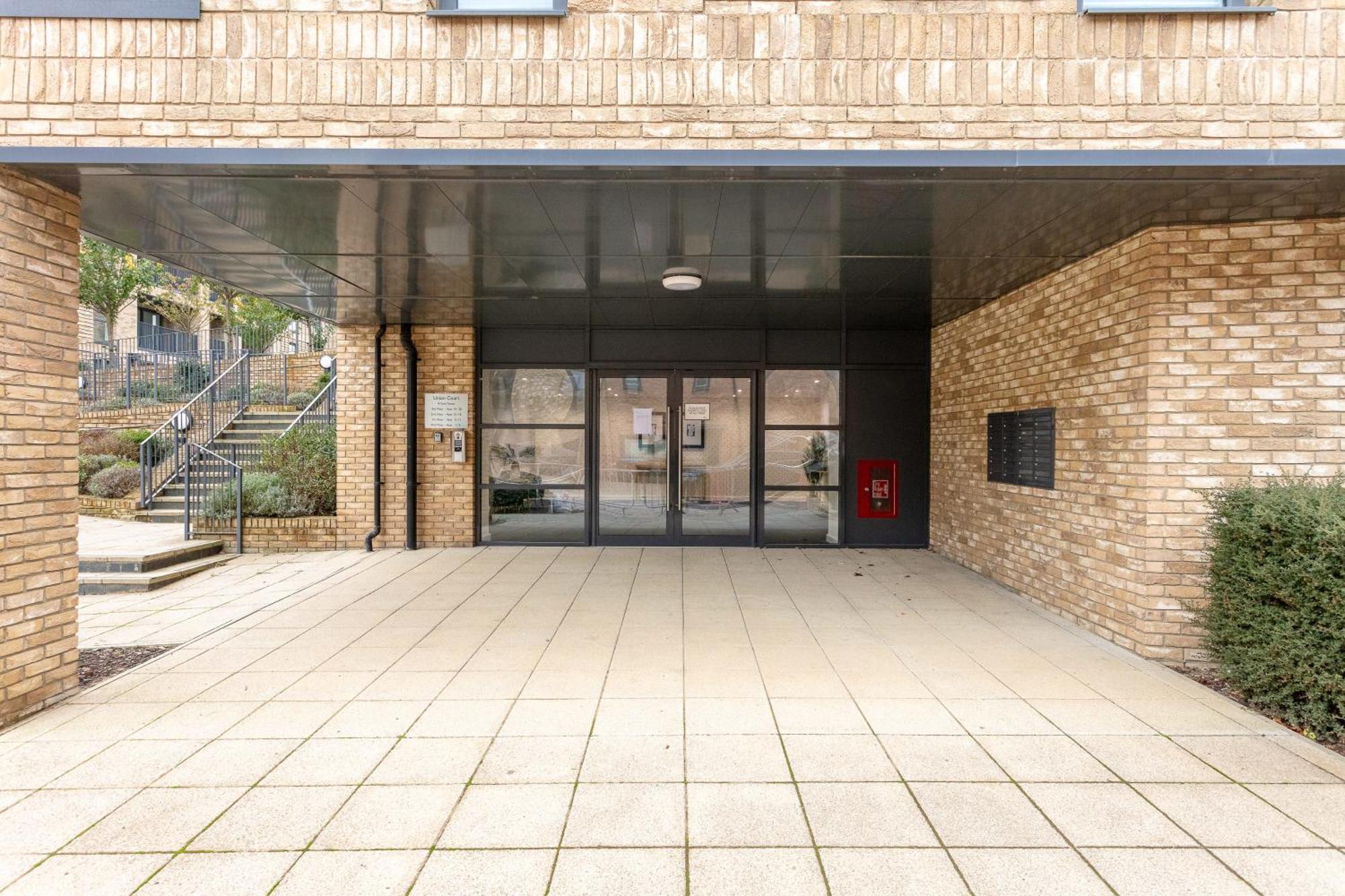 Penthouse Apartment - City Centre - Secure Parking, Balcony, Self-Check-In, Fast Wifi And Smart Tv With Netflix By Yoko Property Milton Keynes Dış mekan fotoğraf
