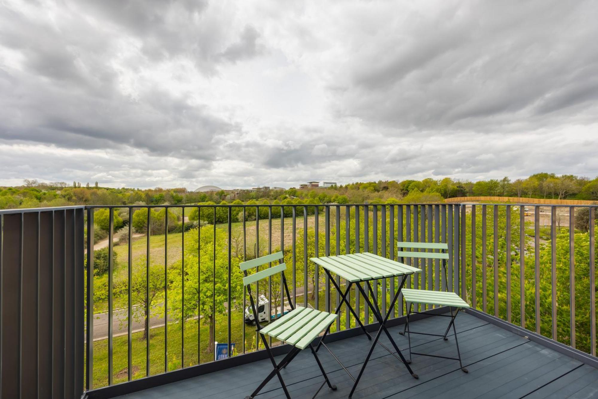Penthouse Apartment - City Centre - Secure Parking, Balcony, Self-Check-In, Fast Wifi And Smart Tv With Netflix By Yoko Property Milton Keynes Dış mekan fotoğraf