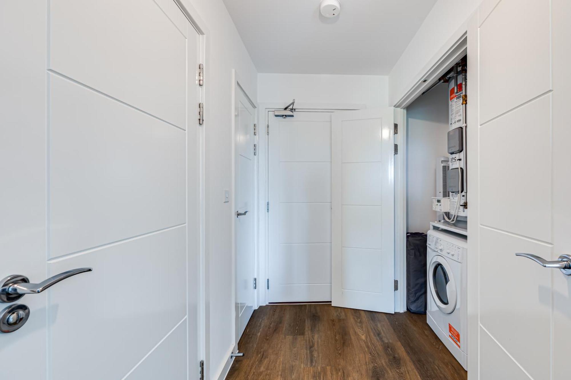Penthouse Apartment - City Centre - Secure Parking, Balcony, Self-Check-In, Fast Wifi And Smart Tv With Netflix By Yoko Property Milton Keynes Dış mekan fotoğraf