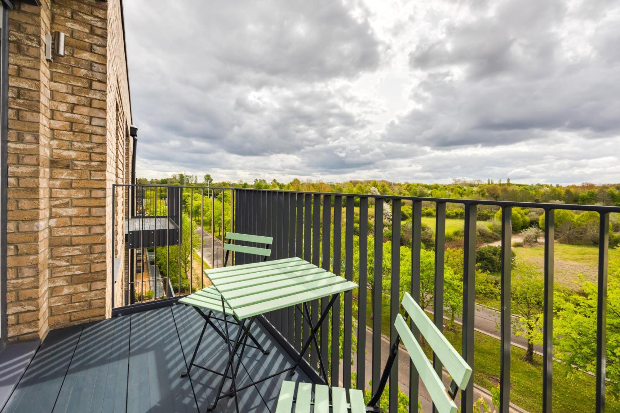 Penthouse Apartment - City Centre - Secure Parking, Balcony, Self-Check-In, Fast Wifi And Smart Tv With Netflix By Yoko Property Milton Keynes Dış mekan fotoğraf