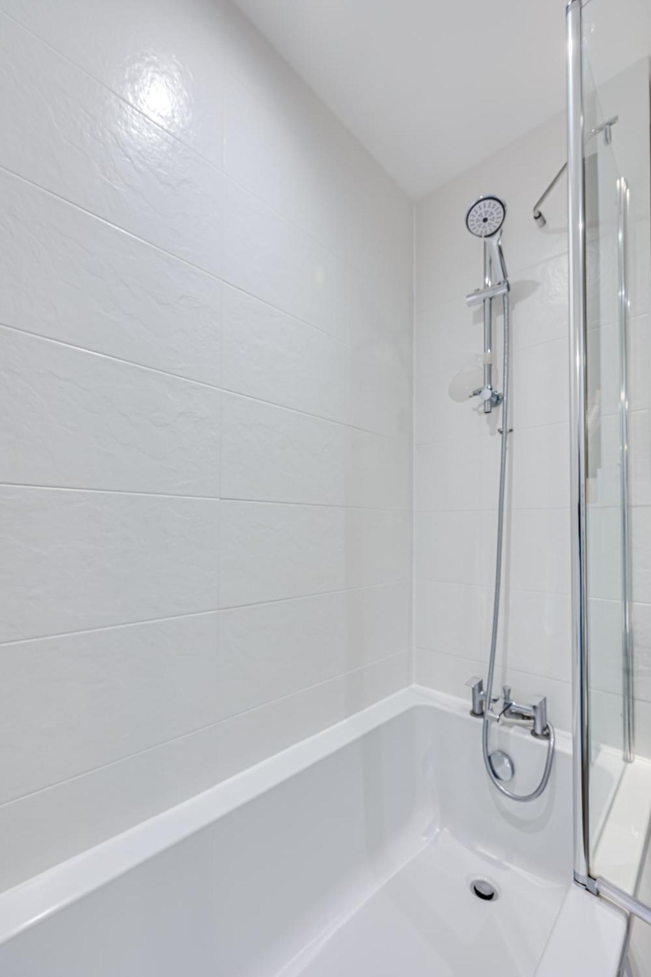 Penthouse Apartment - City Centre - Secure Parking, Balcony, Self-Check-In, Fast Wifi And Smart Tv With Netflix By Yoko Property Milton Keynes Dış mekan fotoğraf
